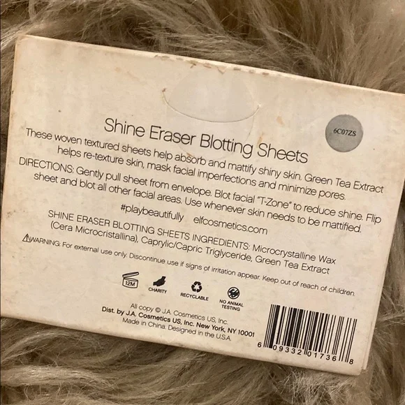 🎀 Free with ANY Purchase! E. L. F. Blotting Sheets - Picture 2 of 3